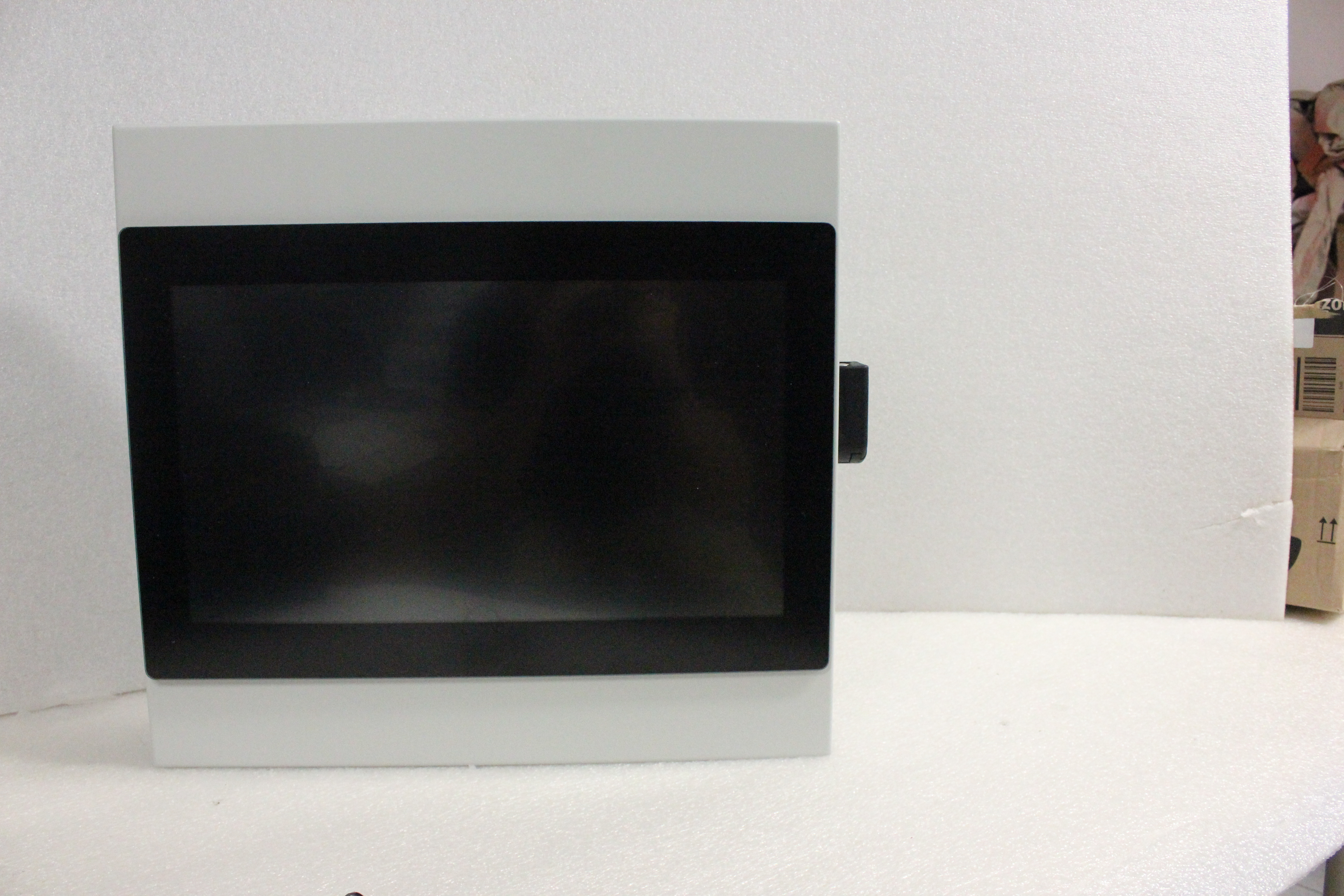 Automotive Monitor Ansicht 3